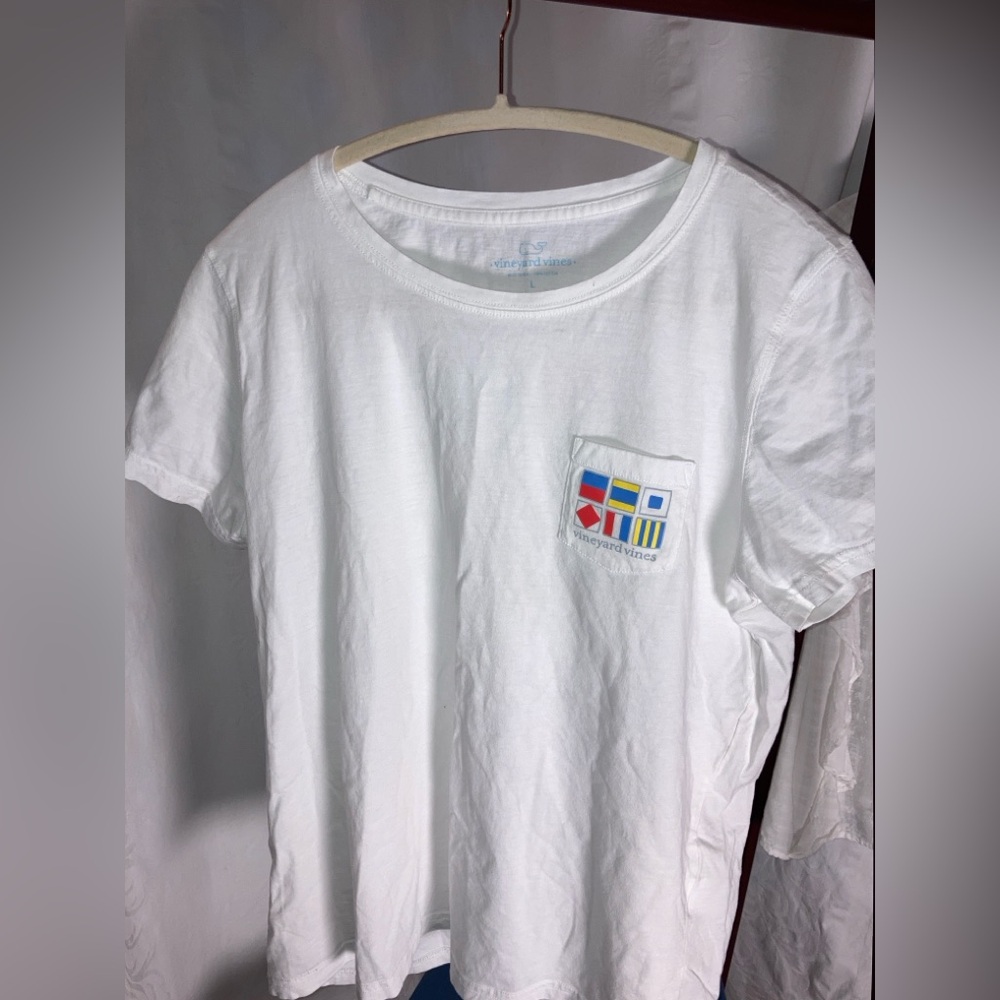 Vineyard Vines sz L white T with nautical flags